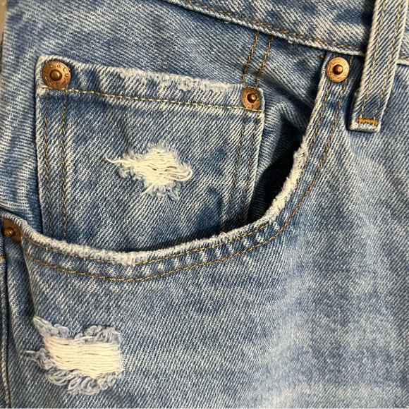 Women’s Levi’s 501 Original Button Fly Distressed Jeans Size 30‎ X 26 Light Wash - Picture 4 of 14